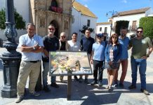 Instalado en la Plaza de la Iglesia el cartel divulgativo sobre los cernícalos primillas en Los Barrios