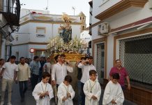 VÍDEO | La Virgen del Rosario en su Rosario de la Aurora visita el casco antiguo de Los Barrios