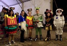 VÍDEO | Los pequeños de Los Barrios disfrutan del pasacalles de carnaval