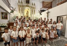 Niños y niñas protagonistas de la procesión infantil de la Virgen del Carmen