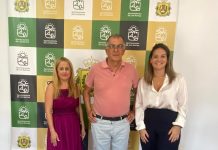 La delegada de Participación Ciudadana recibe al nuevo presidente del ‘Casino de Los Barrios’