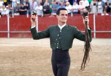 Dos orejas y rabo para un rotundo Galván en el festival de Villar Del Olmo