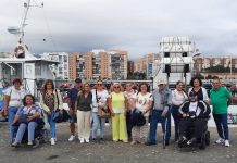 La asociación ‘La Montera’ de Los Barrios disfruta de una jornada en el mar invitada por la Autoridad Portuaria