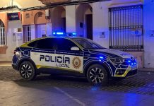 La Policía Local auxilia a un hombre inconsciente tras sufrir un episodio de asfixia en plena vía pública