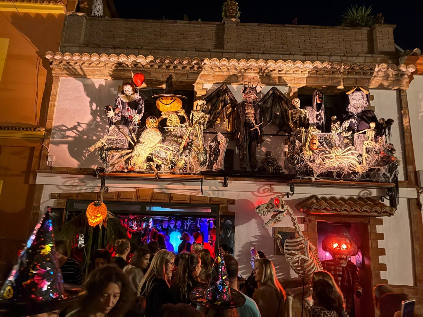 2025. Halloween. Calle Reina)