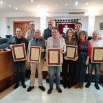 El Ayuntamiento homenajea a cinco empleados municipales tras su jubilación