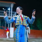 La novillera barreña Miriam Cabas abre la puerta grande en Pabellón de Arteaga