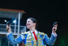 La novillera barreña Miriam Cabas abre la puerta grande en Pabellón de Arteaga