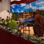 FOTOS | El párroco Juan José Mateos bendice el Belén parroquial que homenajea la vida rural barreña