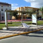 El Ayuntamiento instala nuevas marquesinas en las paradas de autobús para mejorar la movilidad urbana
