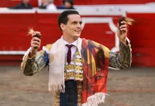 El torero David Galván abre su segunda Puerta Grande consecutiva en la plaza de Manizales