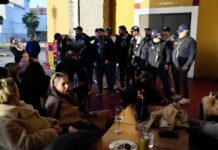 La chirigota del Marcapasos presenta sus nuevas coplas en un concurrido ensayo general