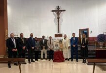 La caridad abraza a Algeciras en el cartel del Miércoles Santo en la obra de Valentín Rivera