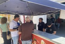 Los Barrios se echa a la calle para celebrar la tradicional Verbena de las Cruces de Mayo