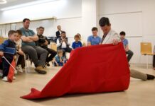 El diestro David Galván destaca el valor de la fe y el peso de Madrid en un encuentro con escolares