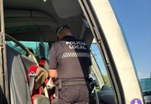 La Policía Local de Los Barrios se suma a la campaña especial de la DGT de control del transporte escolar para reforzar la seguridad de los menores