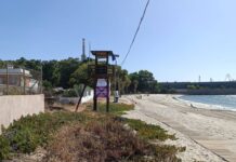El tramo afectado de la playa de Palmones por el vertido de fuel reabre al baño tras los informes favorables