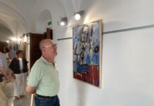 La vitalista y colorida obra de Federico Fuertes Guzmán conquista Los Barrios